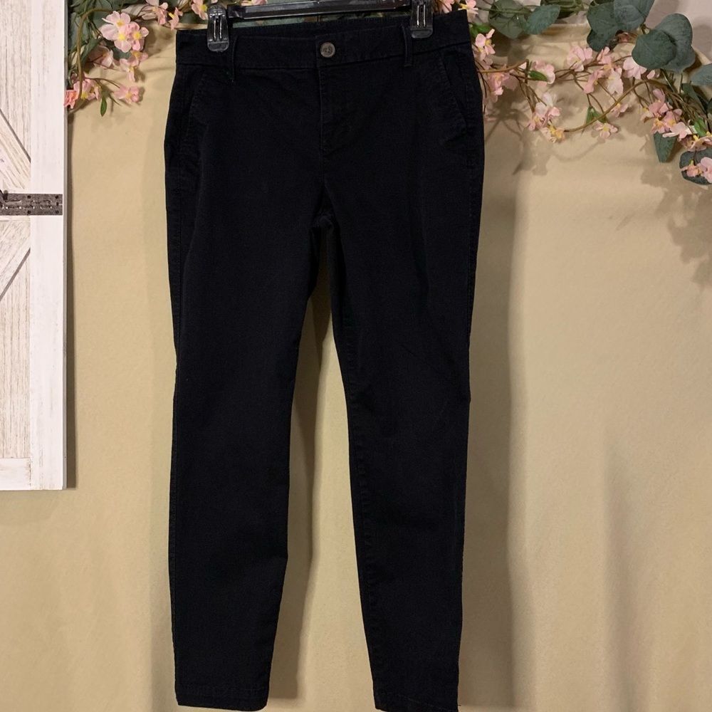 Old Navy | Black Khakis | Skinny Fit | Size 6 Short